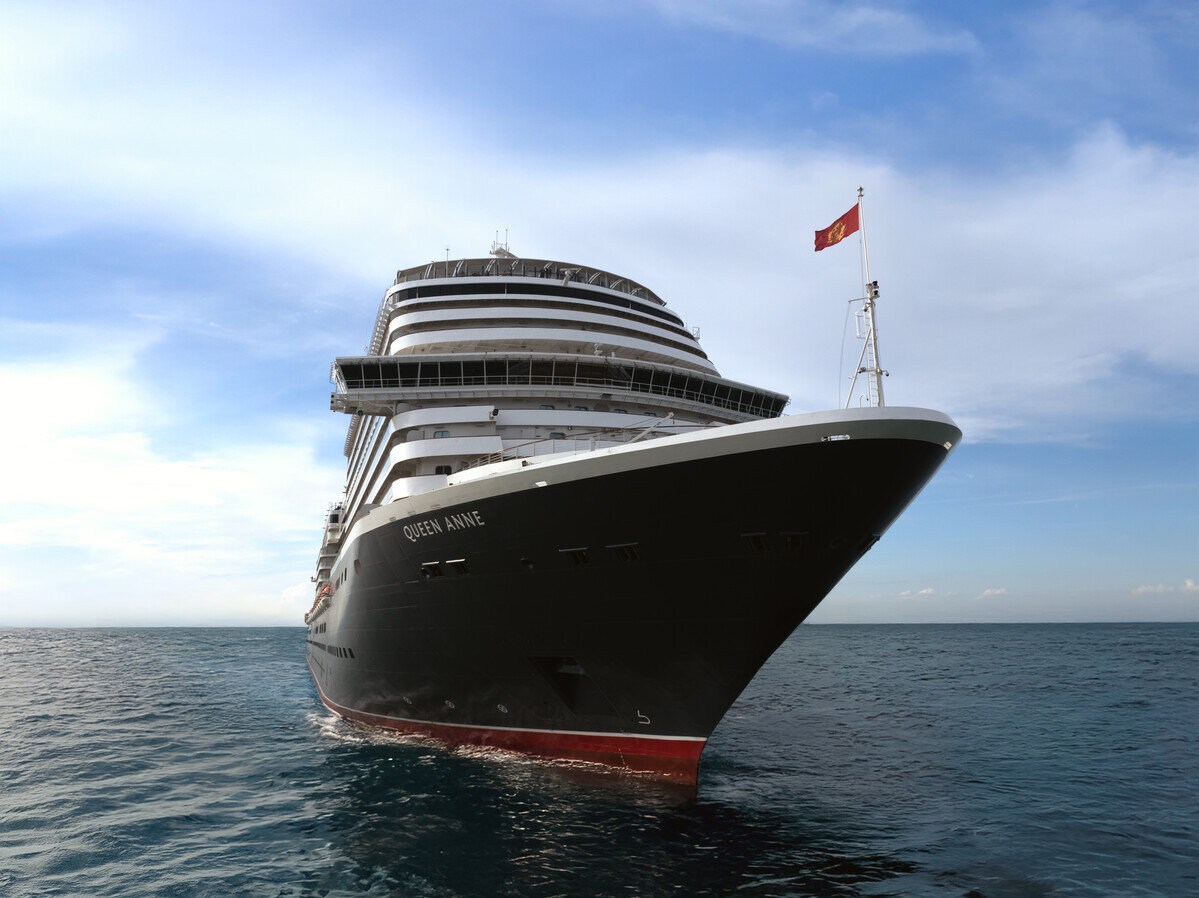 Queen Anne at sea